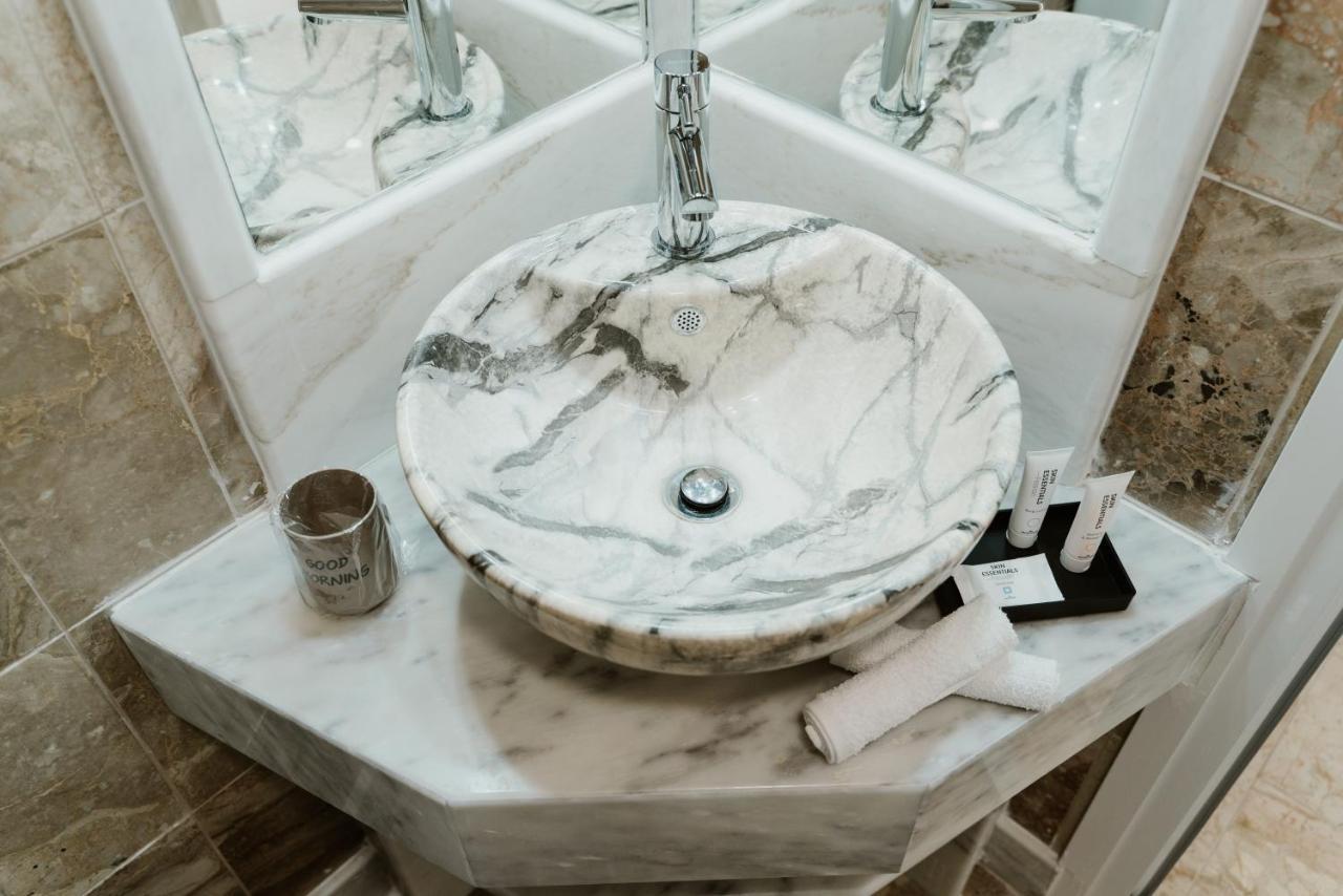 Blue And White Luxury Suites Nea Kallikrateia Esterno foto