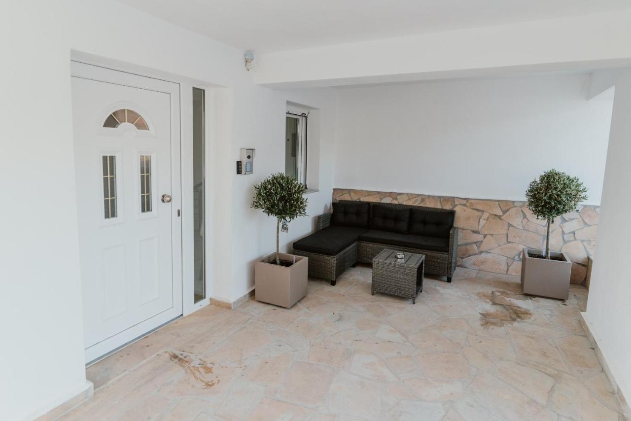 Blue And White Luxury Suites Nea Kallikrateia Esterno foto