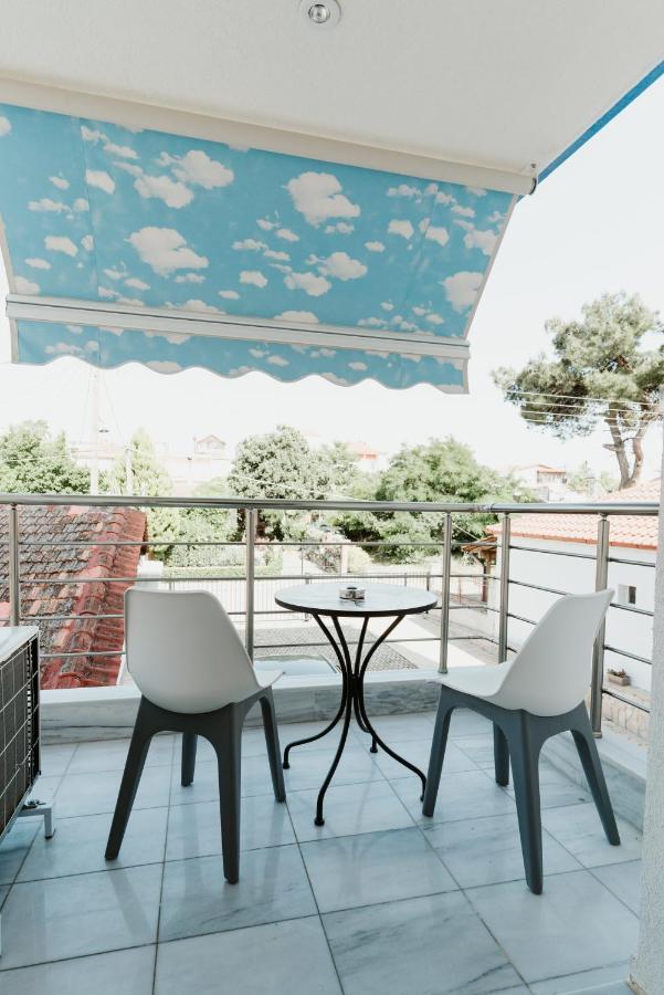 Blue And White Luxury Suites Nea Kallikrateia Esterno foto