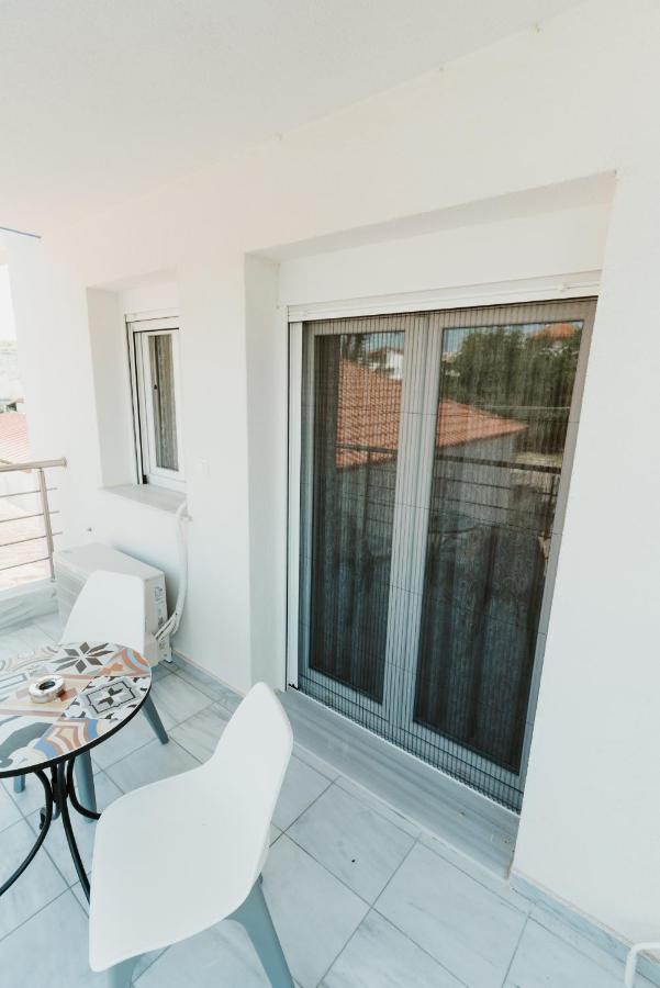Blue And White Luxury Suites Nea Kallikrateia Esterno foto
