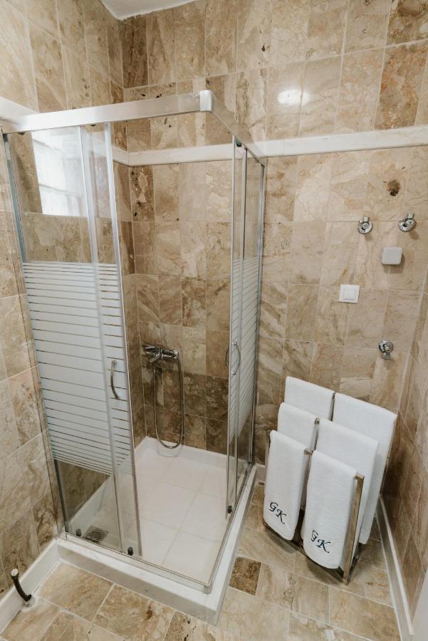 Blue And White Luxury Suites Nea Kallikrateia Esterno foto
