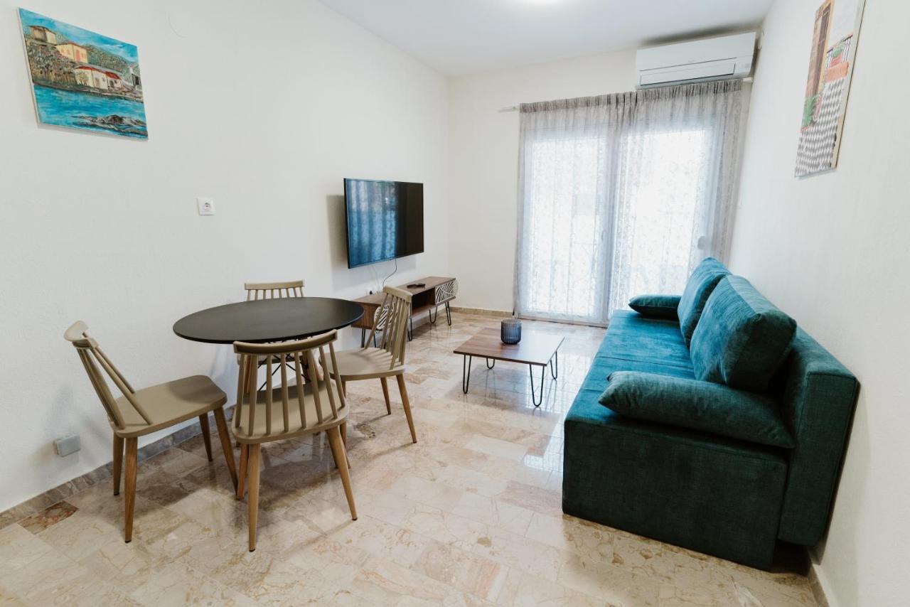 Blue And White Luxury Suites Nea Kallikrateia Esterno foto