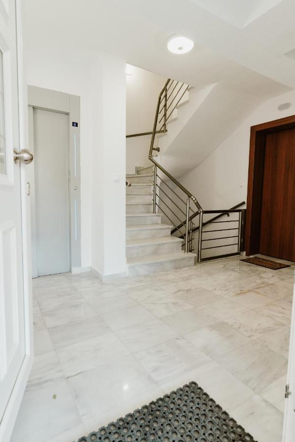 Blue And White Luxury Suites Nea Kallikrateia Esterno foto
