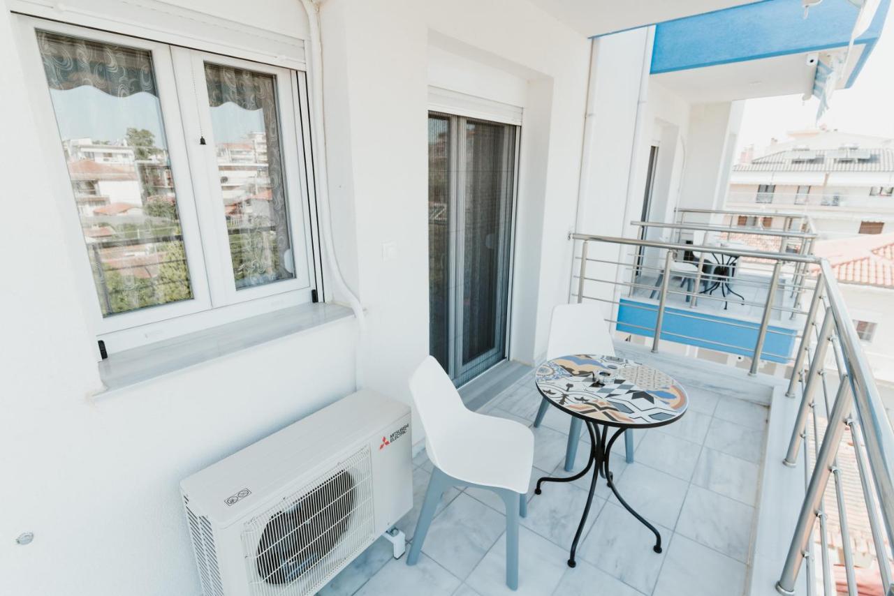 Blue And White Luxury Suites Nea Kallikrateia Esterno foto